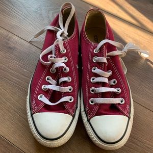 Used Maroon Converse, Men’s 5 and Women’s 7